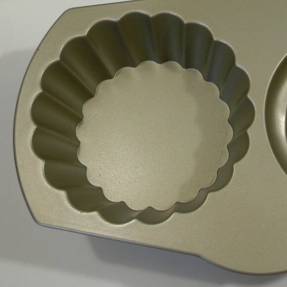 NordicWare The Great Cupcake Pan 10 Cups of Batter EUC - Picture 4 of 5